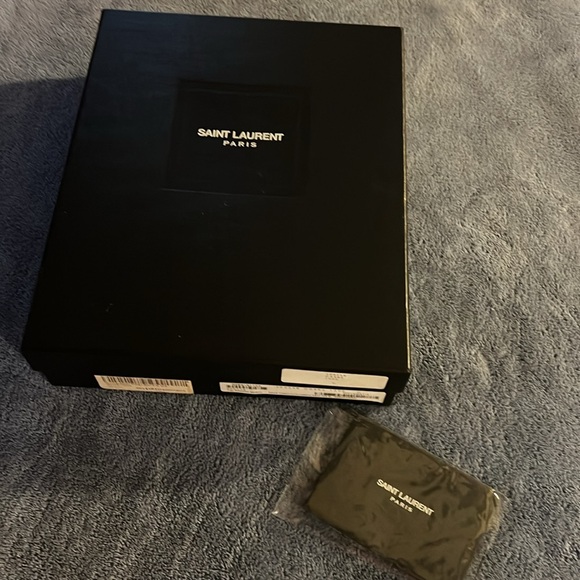 YSL NEW CLUTCH OR WRISTLET ABSOLUTELY BEAUTIFUL NEVER USED - Picture 8 of 12